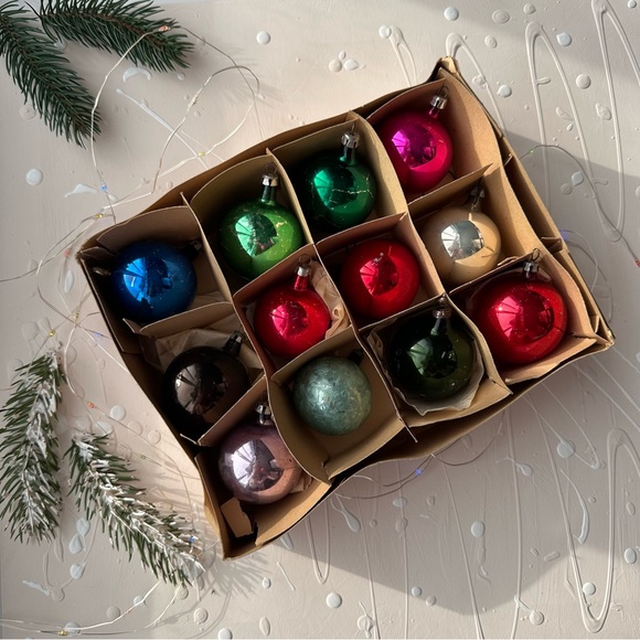 Vintage Christmas Glass Ornaments Box of 12 - Picture 9 of 16